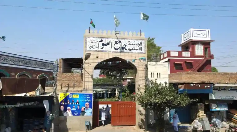 مین انٹرنس آف جامعہ Jamia Ul Uloom Multan